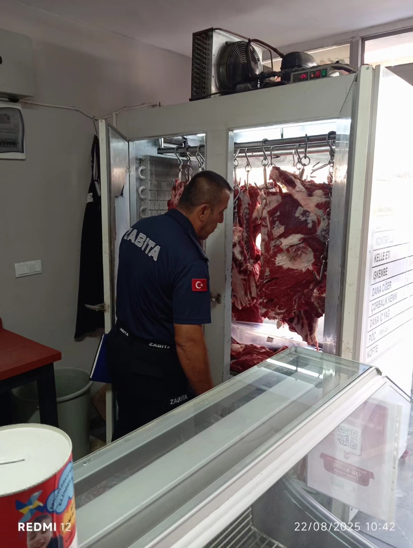 FİLYOS'TA MARKET VE KASAPLARA SIKI DENETİM