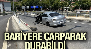  Lastiği çıkan otomobil beton bariyere çarparak durabildi