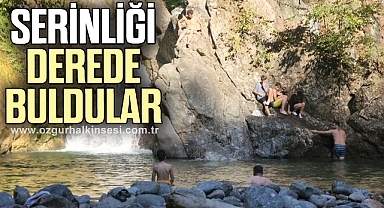 Sıcaklık 40 dereceye çıktı, vatandaş derede serinledi