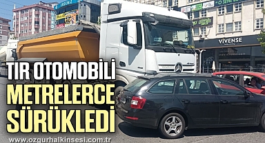 Tır, şerit değiştirmek isteyen otomobili metrelerce sürükledi