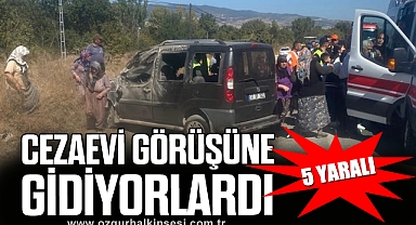 Hafif ticari araç takla attı: 5 yaralı