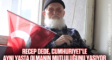 100 yaşındaki Recep dede, Cumhuriyet'le aynı yaşta olmanın mutluluğunu yaşıyor