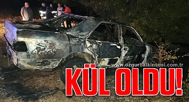 Alev alan otomobil kullanılmaz hale geldi