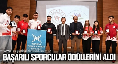 Başarılı sporcular ödüllerini aldı