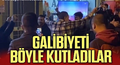 Galatasaray’ın galibiyetini göbek atarak kutladılar