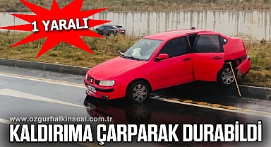 Otomobil kaldırıma çarparak durabildi: 1 yaralı