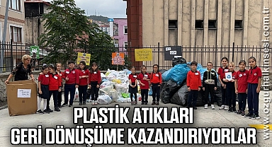 Plastik atıkları geri dönüşüme kazandırıyorlar