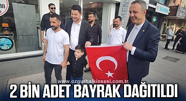 Zonguldak'ta 2 bin adet bayrak dağıtıldı
