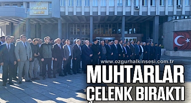Zonguldak'ta muhtarlar çelenk bıraktı