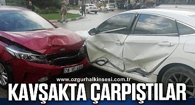 Kavşakta iki otomobil çarpıştı: 1 yaralı