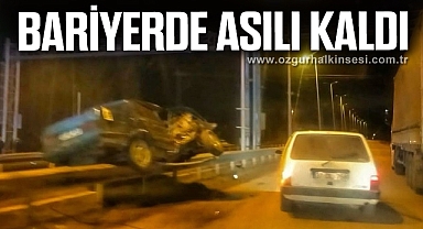 Bariyerlerin üzerinde asılı kaldı