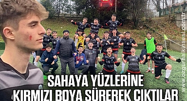 Sahaya yüzlerine kırmızı boya sürerek çıktılar