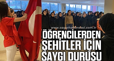Öğrencilerden şehitler için saygı duruşu