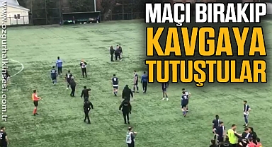  Futbolcular maçı bırakıp kavgaya tutuştu