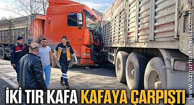 İki tır kafa kafaya çarpıştı