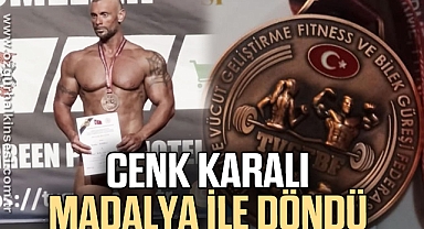 Cenk Karalı madalya ile döndü