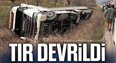 Devrilen tırın sürücüsü yaralandı