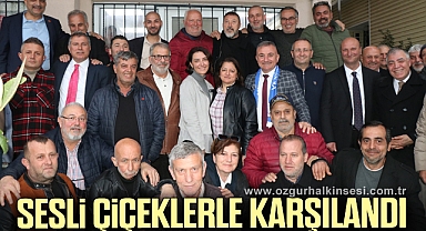 Sesli çiçeklerle karşılandı