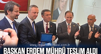BAŞKAN ERDEM MÜHRÜ TESLİM ALDI