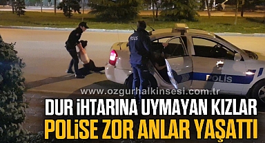 Dur ihtarına uymayan araçtaki kızlar polise zor anlar yaşattı