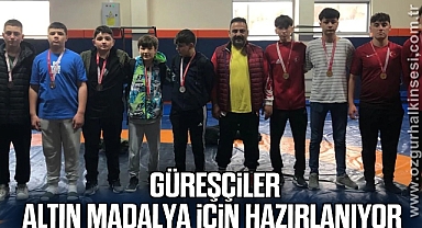Güreşçiler altın madalya için hazırlanıyor