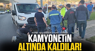 Motosikletten savrularak kamyonetin altında kaldılar