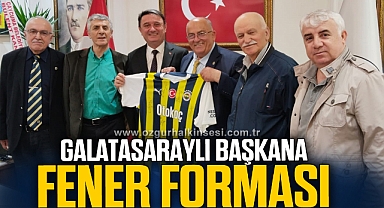 Galatasaraylı Başkana Fener Forması