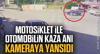 Motosiklet ile otomobilin kaza anı kameraya yansıdı