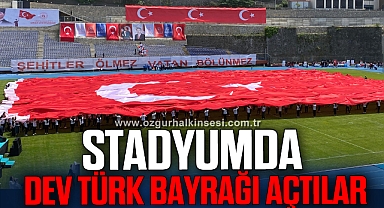 STADYUMDA DEV TÜRK BAYRAĞI AÇTILAR