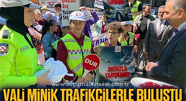 Vali, minik trafikçilerle buluştu
