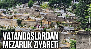 Vatandaşlardan mezarlık ziyareti
