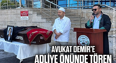 AVUKAT DEMİR İÇİN ADLİYE ÖNÜNDE TÖREN