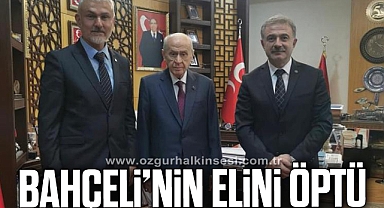 BAHÇELİ’NİN ELİNİ ÖPTÜ
