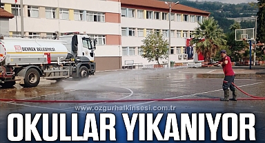 Devrek Belediyesi itfaiye ekipleri okulları yıkadı