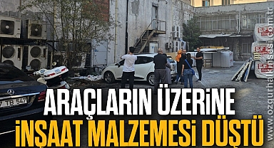 İnşaattan düşen malzemeler araçlara zarar verdi