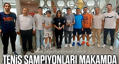 Tenis Şampiyonları makamda