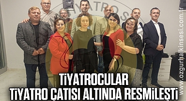Tiyatrocular tiyatro çatısı altında resmileşti