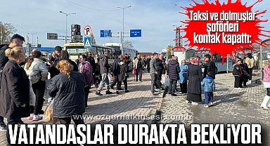 Vatandaşlar durakta bekliyor