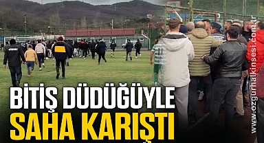 Amatör maçın bitiş düdüğüyle saha karıştı