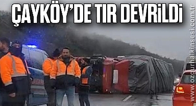 ÇAYKÖY’DE TIR DEVRİLDİ