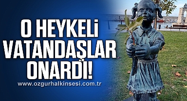 Çiçek veren kız heykelini vatandaşlar onardı