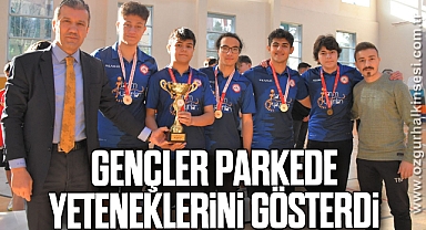 Parkede gençler yeteneklerini gösterdi