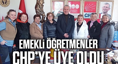 EMEKLİ ÖĞRETMENLER CHP'YE ÜYE OLDU
