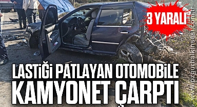 Lastiği patlayan otomobile kamyonet çarptı: 3 yaralı