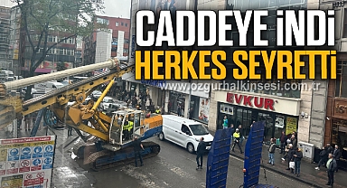 Caddeye İndi, Herkes Seyretti