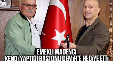 EMEKLİ MADENCİ, KENDİ YAPTIĞI BASTONU DEMİR’E HEDİYE ETTİ