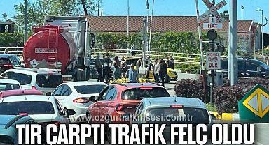 TIR Çarptı, Trafik Felç Oldu