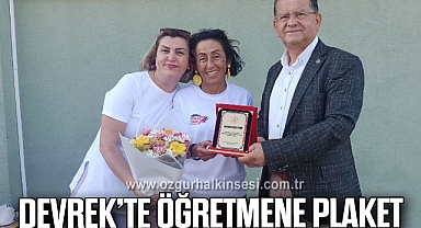 Devrek’te öğretmene plaket