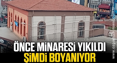 Önce minaresi yıkıldı, şimdi boyanıyor