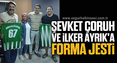Şevket Çoruh ve İlker Ayrık'a Forma Jesti